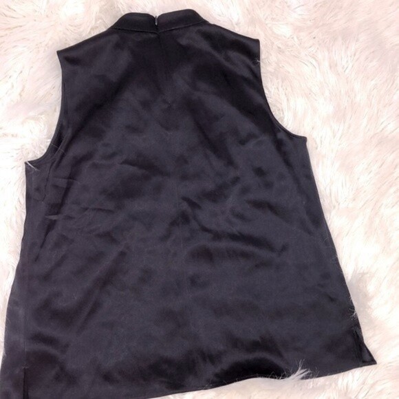 St John size large blue silky sleeveless top - Picture 7 of 10